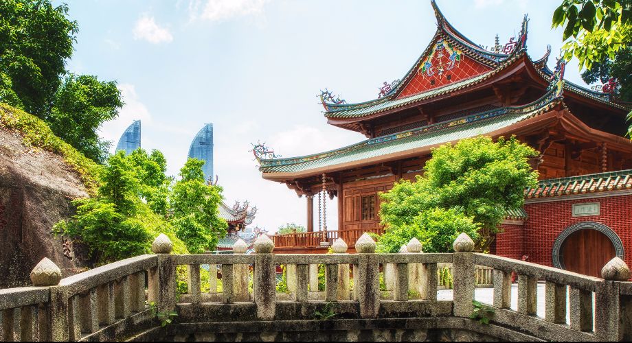 Building and bridge in South Putou Temple in Xiamen