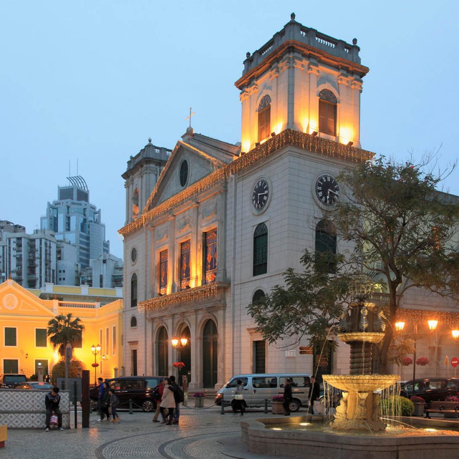 Cathedral Square, Three Lamps District