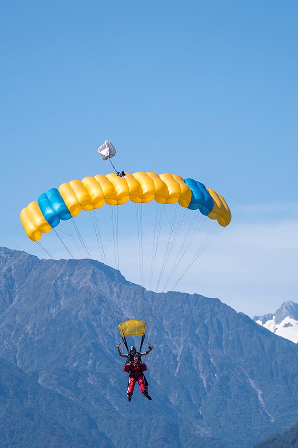 West Coast: Skydive Franz & Fox parachute