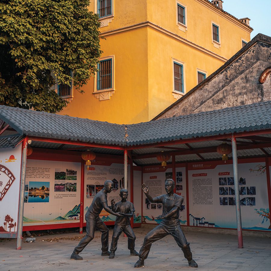 Zhongshan three statues